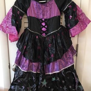HALLOWEEN!! Like new! Dramatic beautiful witch costume🧙 YOU NEED THIS
